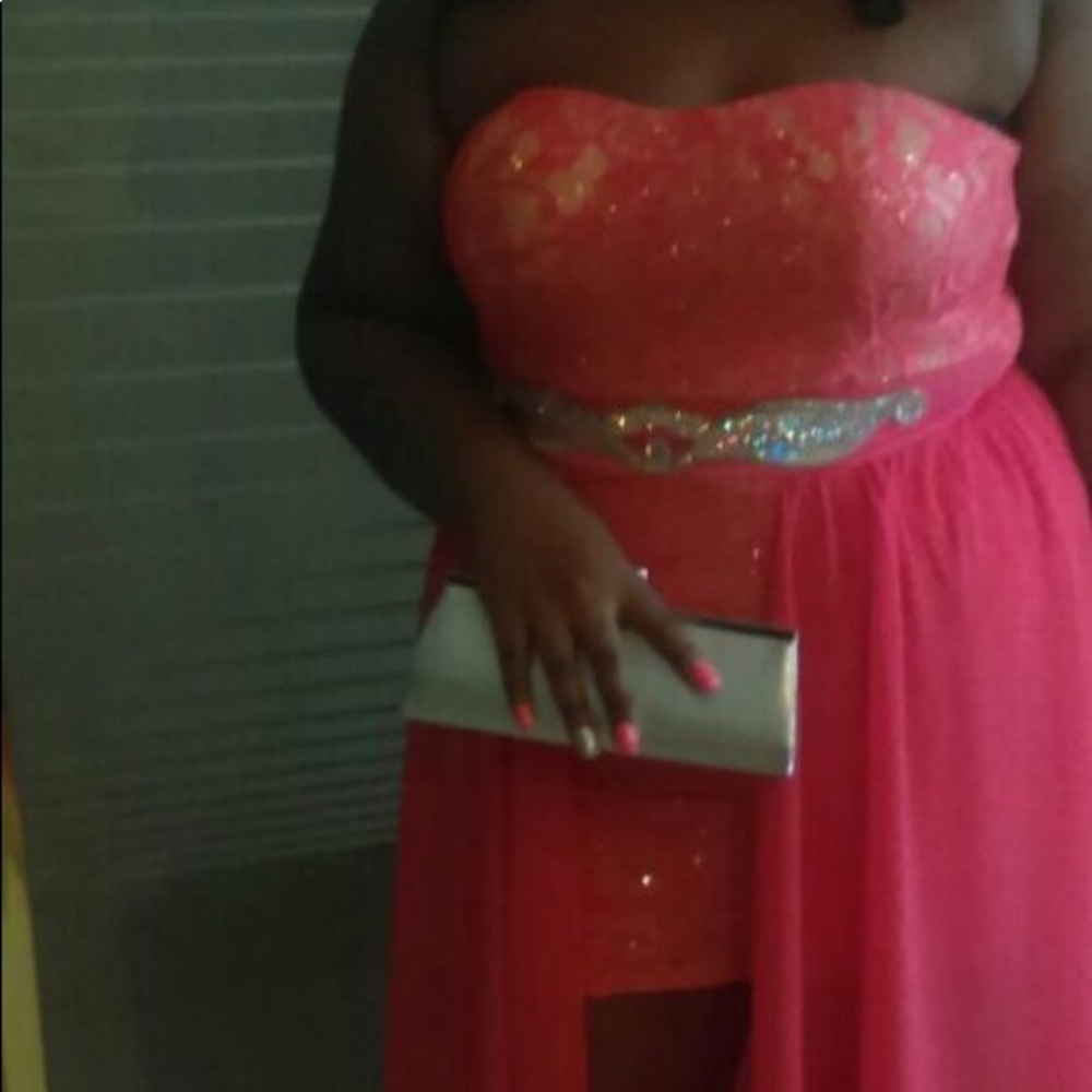 Beautiful homecoming/prom dress ! Only wore once